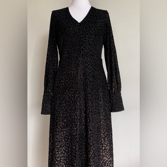 Elie Tahari Elegant Black Long Sleeve Dress. Size XS. Like new. - Picture 4 of 10